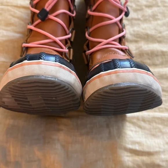 Sorel kids Joan of Arctic Boots - Picture 7 of 17